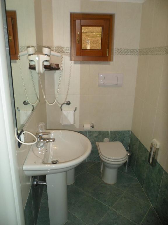 Hotel Fontana Santa Grumello del Monte Room photo