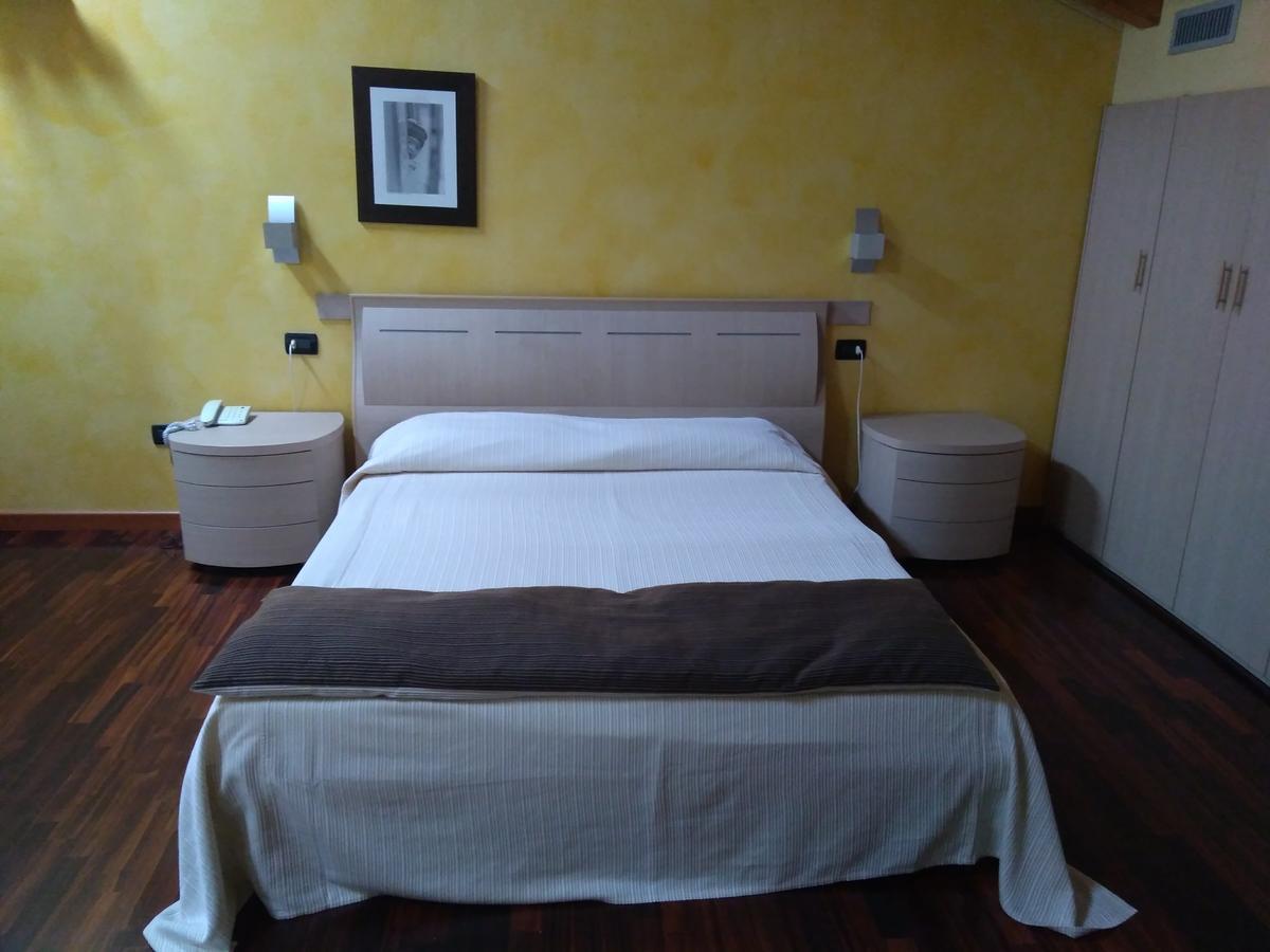 Hotel Fontana Santa Grumello del Monte Exterior photo